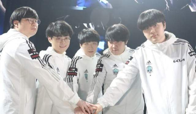 地走出国门 地走出国门